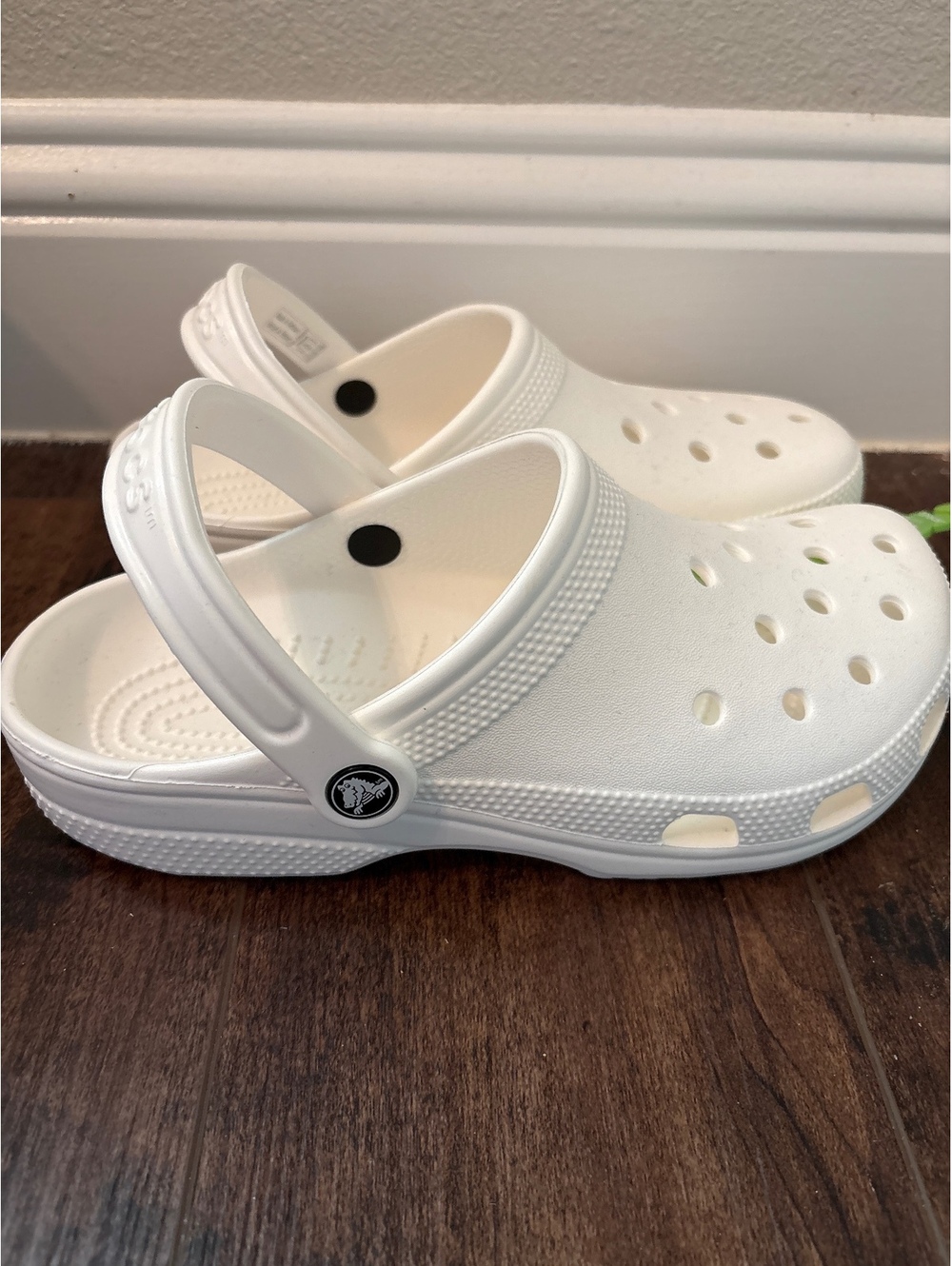 White Crocs M6 W8 - Picture 2 of 4